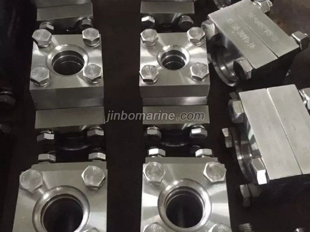 Angle Hydraulic Square Flange - Image 1