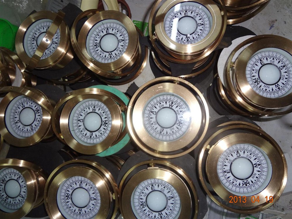 Bronze Magnetic Compass - Image 3