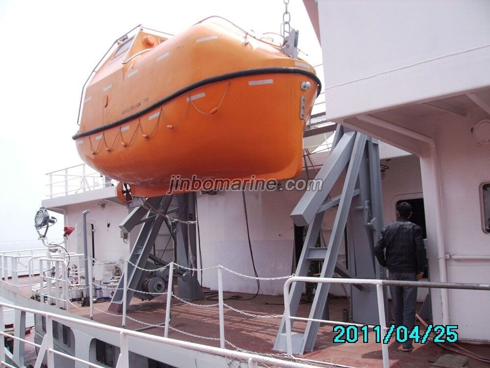 L65 Gravity Luffing Arm Type Davit - Image 1
