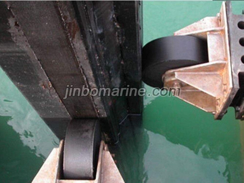 Rolling Rubber Fender - Image 1