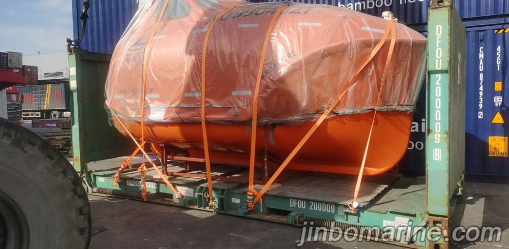 4.9M 18 PERSONS FREE FALL LIFEBOAT WITH DAVIT project photo 1