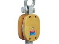 Wood block single sheave with Shackle
